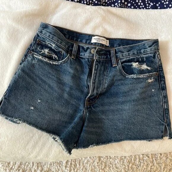 Abercrombie & Fitch Mid Rise Boyfriend Shorts - Picture 1 of 3